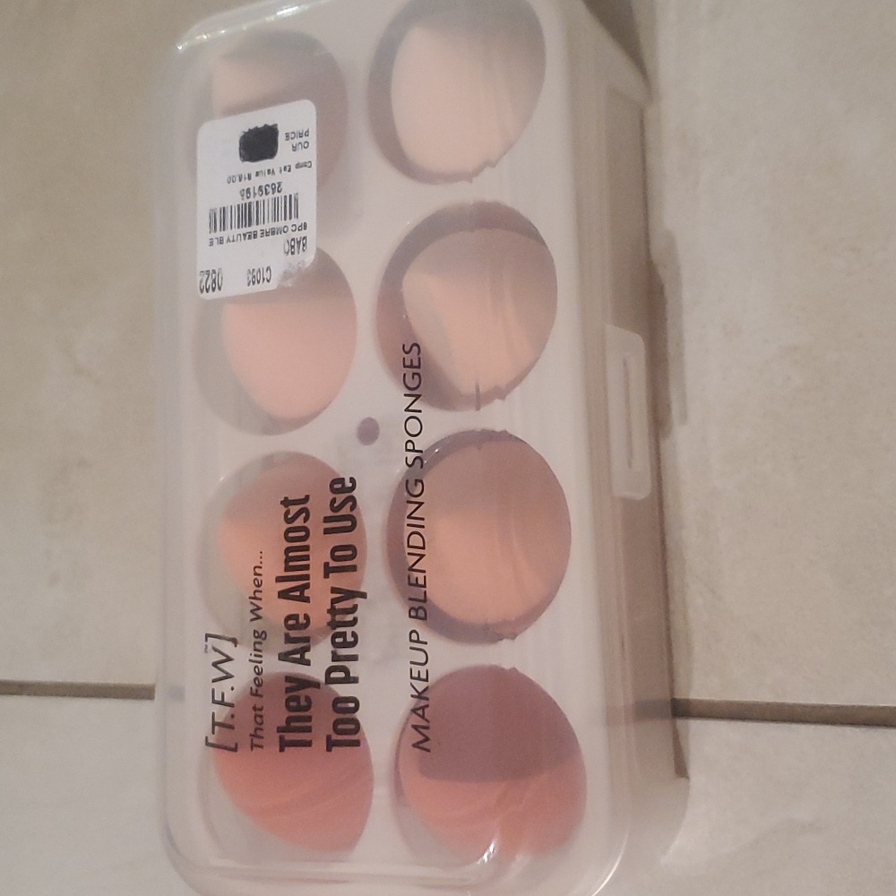 NWT 8 Pack Peach & Ponk Makeup Sponges in Case